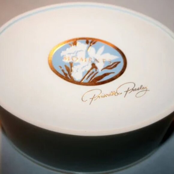 VINTAGE MOMENTS 5 OZ PERFUMED DUSTING POWDER BY PRISCILLA PRESLEY ELVIS WIFE - Picture 1 of 5